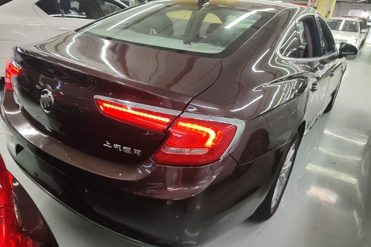 Used Buick LaCrosse 2018 20T Elite Edition Rear Right 45 Deg