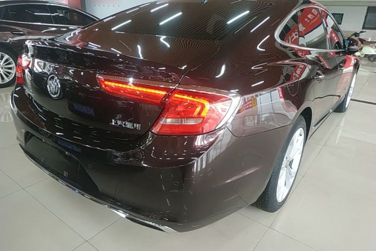 Used Buick LaCrosse 2018 28T Avenir Rear Right 45 Deg