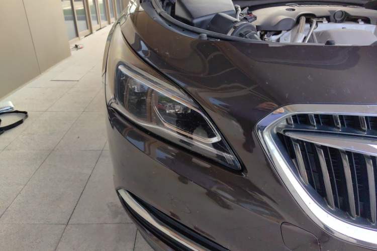 Used Buick LaCrosse 2018 28T Luxury Model Right Front Headlight