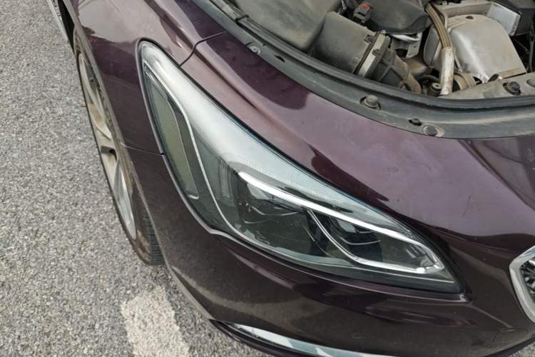 Used Buick LaCrosse 2018 28T Avenir Right Front Headlight