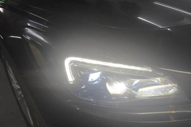 Used Buick LaCrosse 2018 20T Elite Edition Right Front Headlight