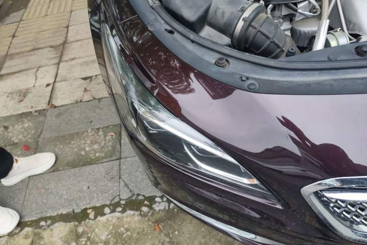 Used Buick LaCrosse 2018 28T Avenir Right Front Headlight