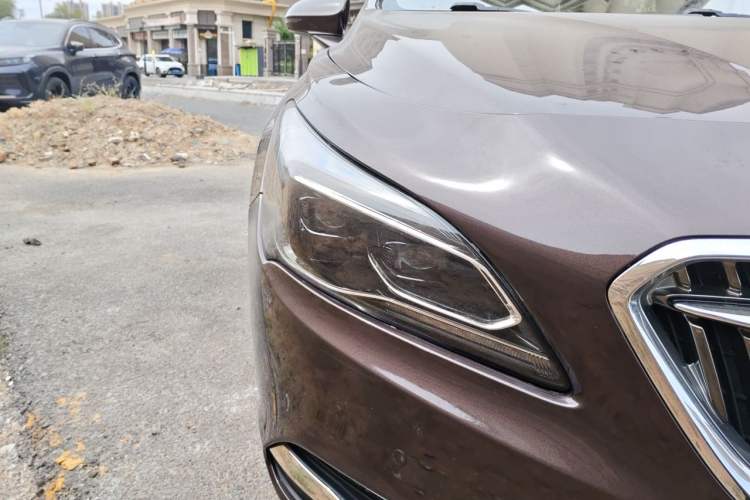 Used Buick LaCrosse 2018 28T Elite Edition Right Front Headlight