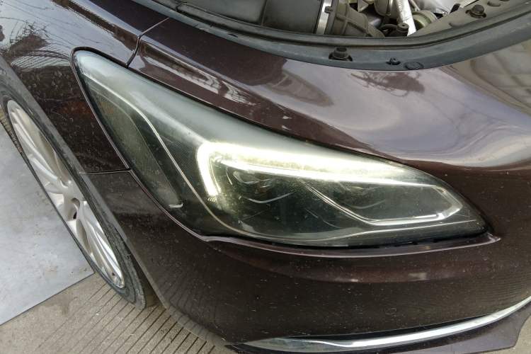 Used Buick LaCrosse 2018 28T Luxury Model Right Front Headlight
