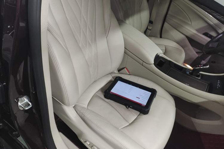 Used Buick LaCrosse 2018 28T Avenir Right Front Seat