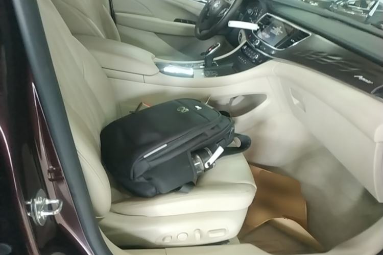 Used Buick LaCrosse 2018 28T Avenir Right Front Seat