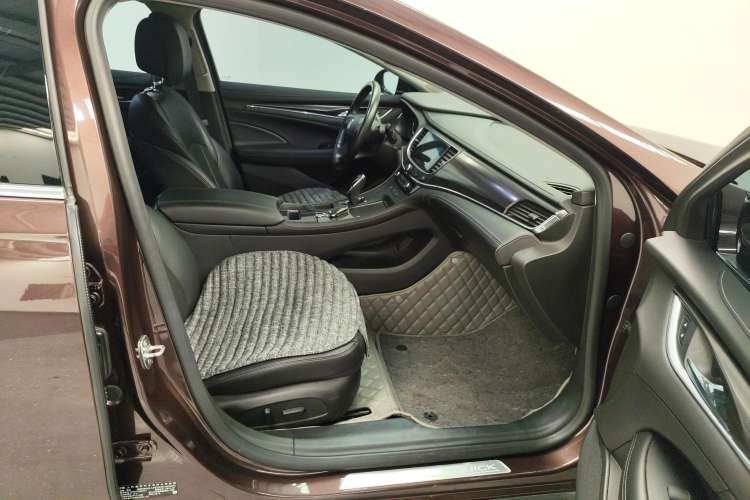 Used Buick LaCrosse 2018 20T Elite Edition Right Front Seat