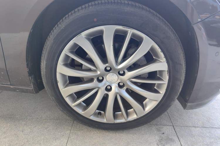 Used Buick LaCrosse 2018 28T Luxury Model Right Front Wheel Hub