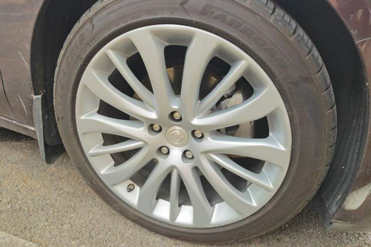 Used Buick LaCrosse 2018 28T Luxury Model Right Front Wheel Hub