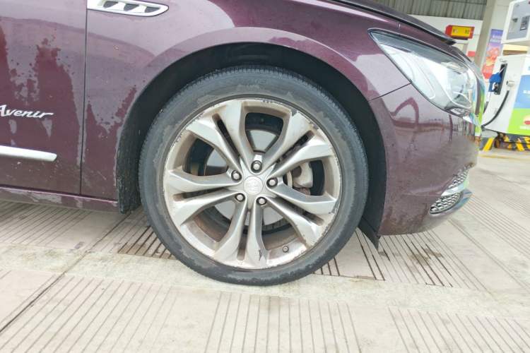 Used Buick LaCrosse 2018 28T Avenir Right Front Wheel Hub