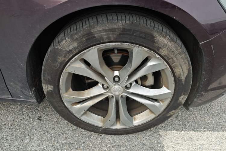 Used Buick LaCrosse 2018 28T Avenir Right Front Wheel Hub
