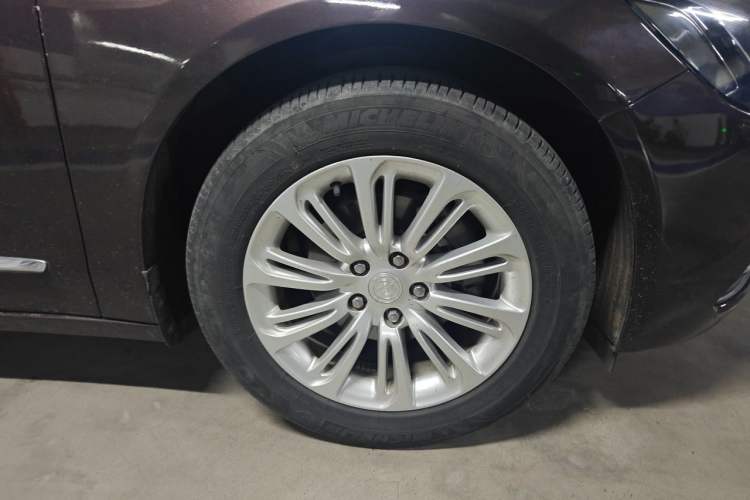 Used Buick LaCrosse 2018 20T Elite Edition Right Front Wheel Hub