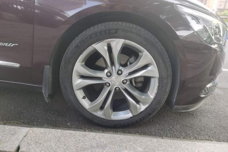 Used Buick LaCrosse 2018 28T Avenir Right Front Wheel Hub