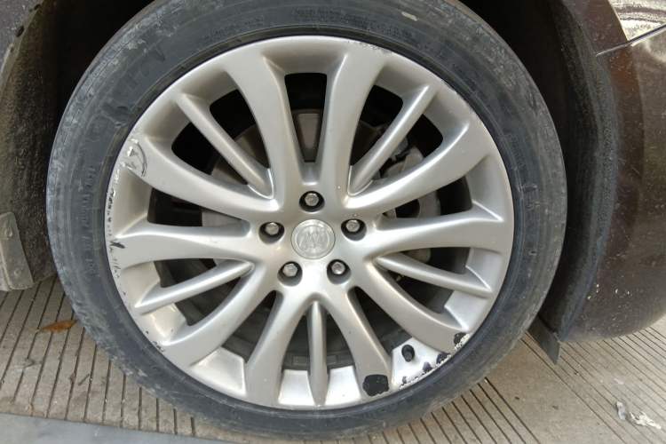 Used Buick LaCrosse 2018 28T Luxury Model Right Front Wheel Hub