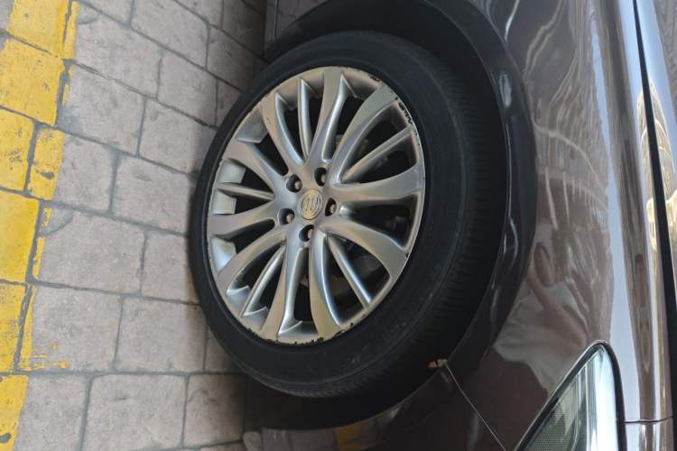Used Buick LaCrosse 2018 28T Luxury Model Right Front Wheel Hub