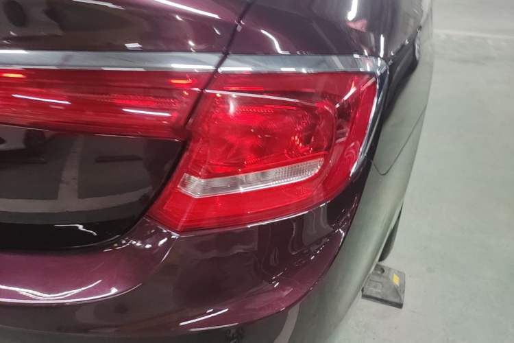 Used Buick LaCrosse 2018 28T Avenir Right Rear Taillight