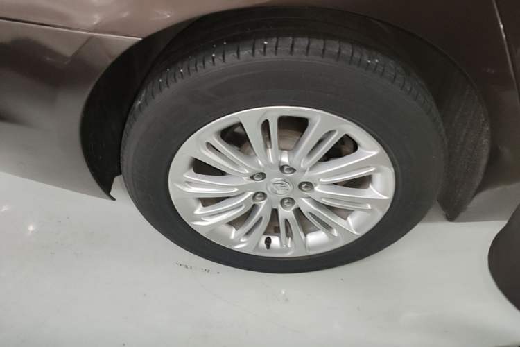 Used Buick LaCrosse 2018 20T Elite Edition Right Rear Wheel Hub