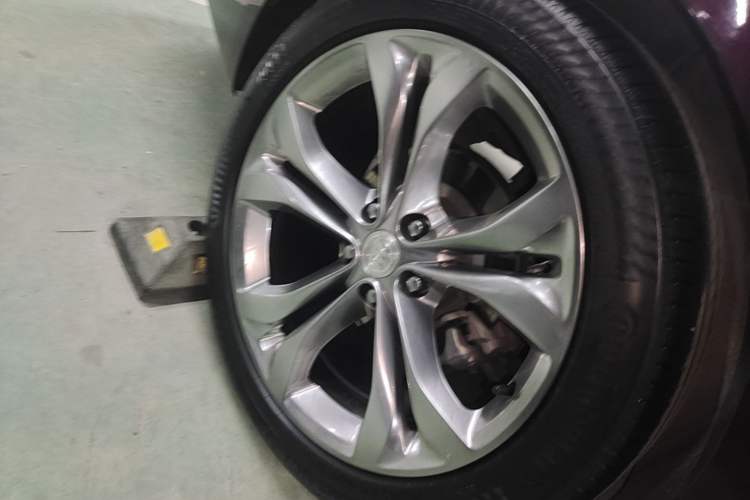 Used Buick LaCrosse 2018 28T Avenir Right Rear Wheel Hub