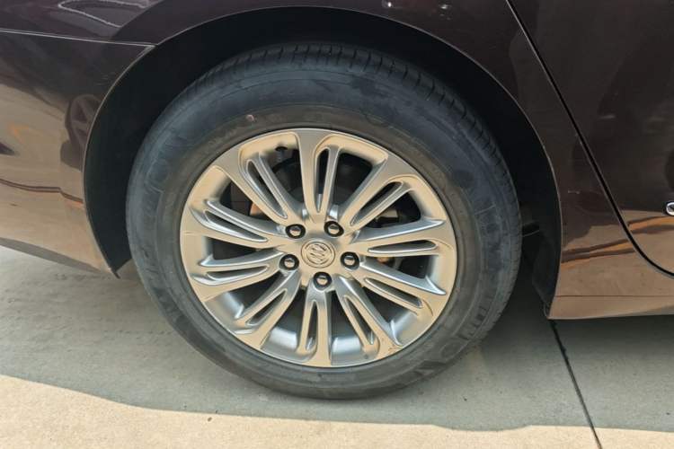 Used Buick LaCrosse 2018 20T Elite Edition Right Rear Wheel Hub