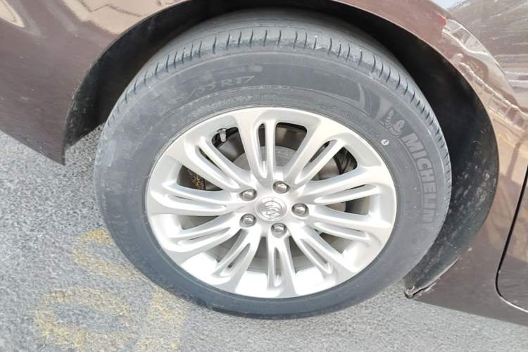 Used Buick LaCrosse 2018 20T Elite Edition Right Rear Wheel Hub