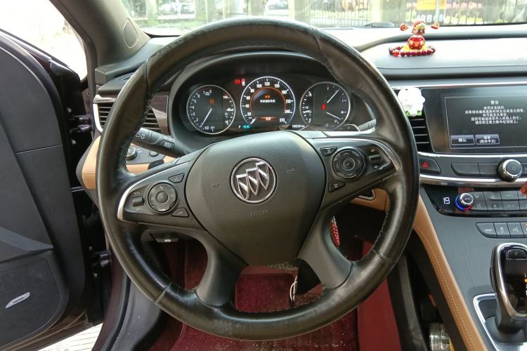 Used Buick LaCrosse 2018 28T Luxury Model Steering Wheel