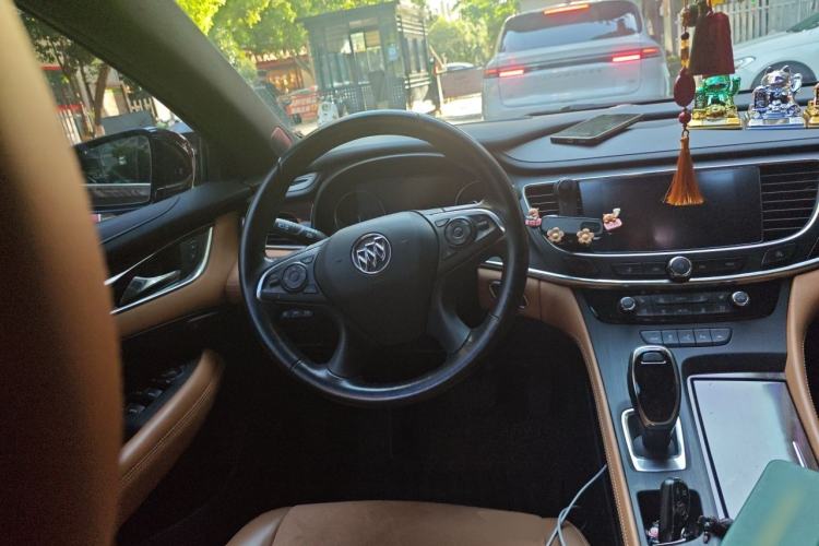 Used Buick LaCrosse 2018 28T Luxury Model Steering Wheel