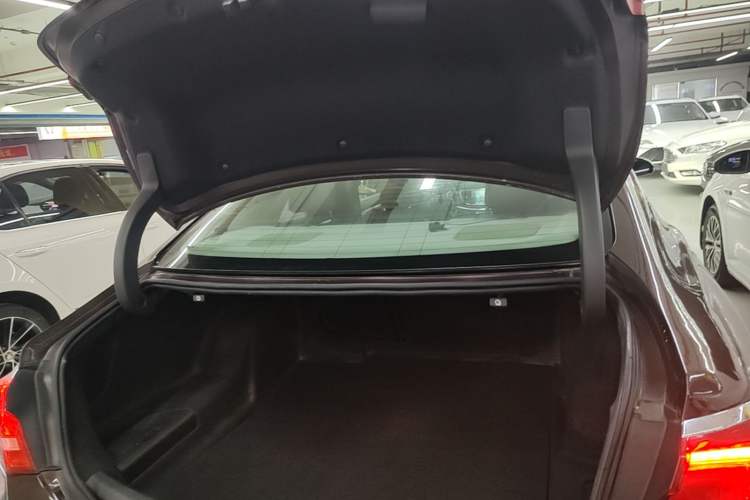 Used Buick LaCrosse 2018 20T Elite Edition Trunk