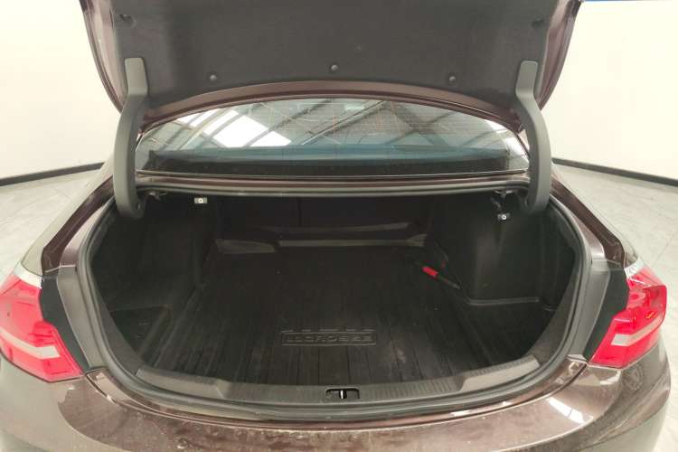 Used Buick LaCrosse 2018 20T Elite Edition Trunk