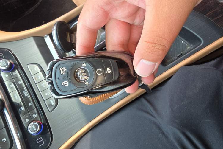 Used Buick LaCrosse 2018 20T Luxury Model Vehicle Key