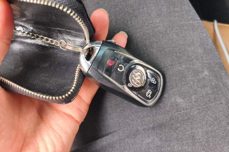 Used Buick LaCrosse 2018 28T Elite Edition Vehicle Key