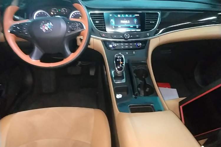 Used Buick LaCrosse 2018 28T Elite Edition Audio And AC Panel