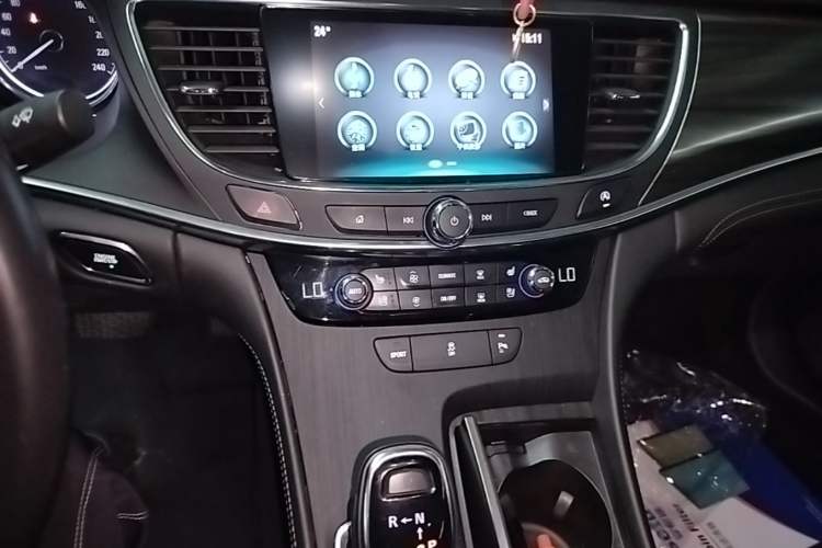 Used Buick LaCrosse 2018 20T Elite Edition Audio And AC Panel