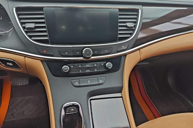 Used Buick LaCrosse 2018 28T Elite Edition Audio And AC Panel