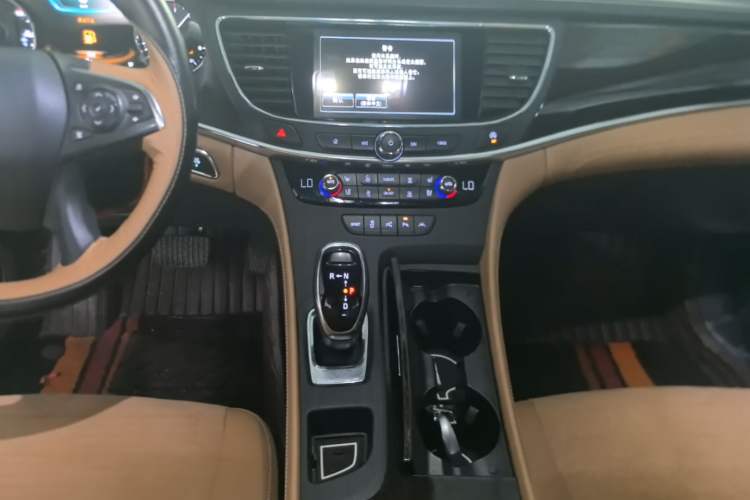 Used Buick LaCrosse 2018 28T Luxury Model Audio And AC Panel