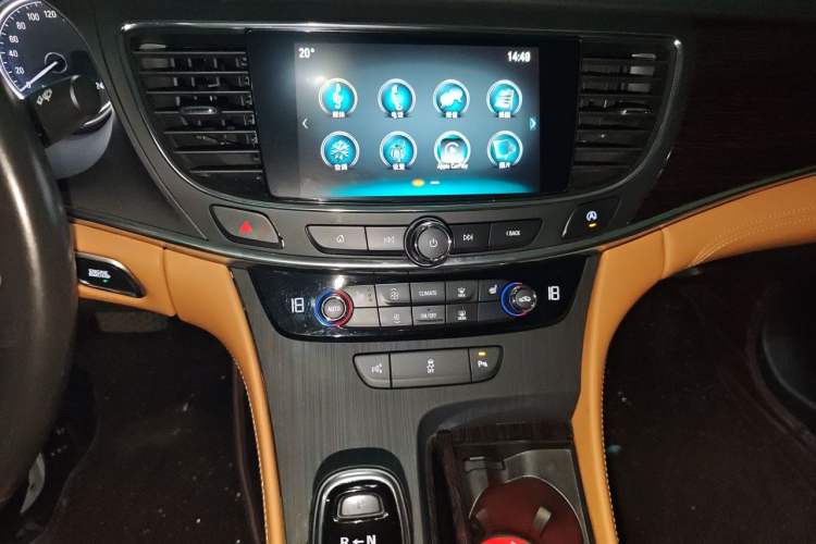 Used Buick LaCrosse 2018 28T Elite Edition Audio And AC Panel
