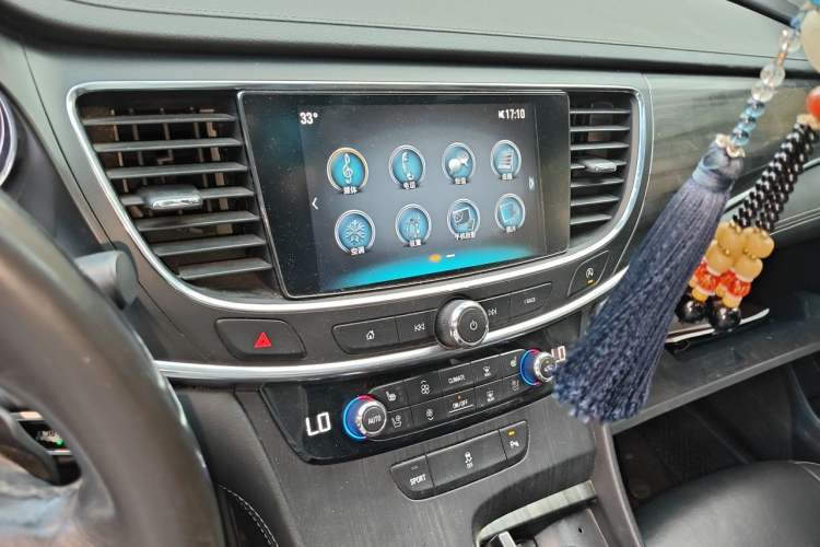 Used Buick LaCrosse 2018 28T Elite Edition Audio And AC Panel