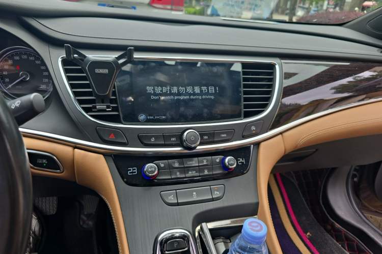 Used Buick LaCrosse 2018 28T Elite Edition Audio And AC Panel