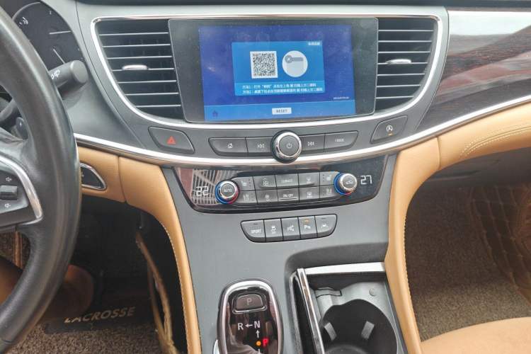 Used Buick LaCrosse 2018 28T Luxury Model Audio And AC Panel