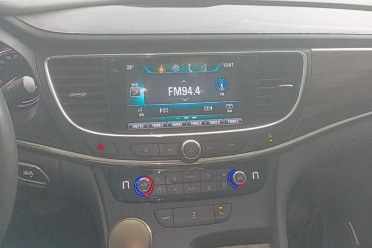Used Buick LaCrosse 2018 20T Elite Edition Audio And AC Panel