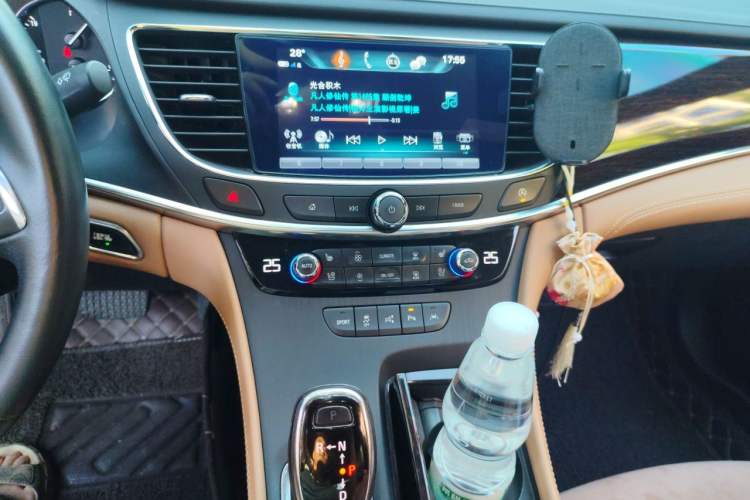 Used Buick LaCrosse 2018 20T Luxury Model Audio And AC Panel