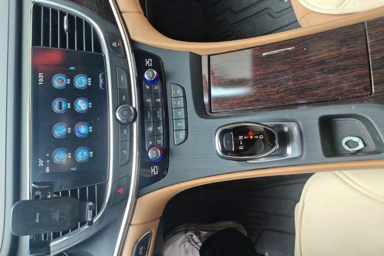 Used Buick LaCrosse 2018 28T Luxury Model Audio And AC Panel