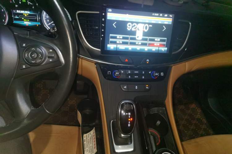 Used Buick LaCrosse 2018 28T Elite Edition Audio And AC Panel