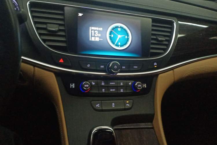 Used Buick LaCrosse 2018 28T Elite Edition Audio And AC Panel
