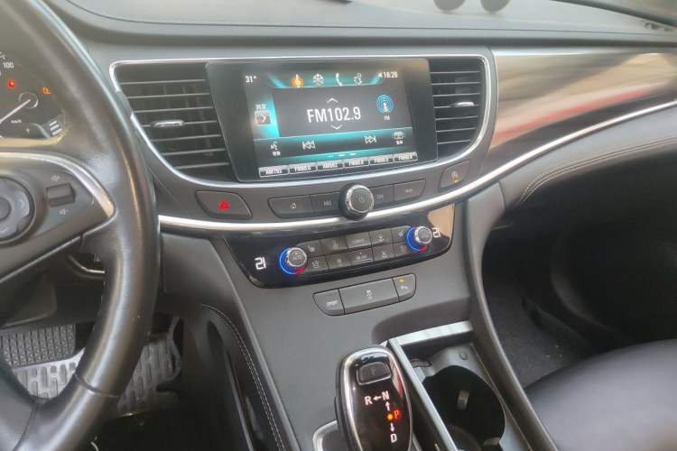 Used Buick LaCrosse 2018 20T Elite Edition Audio And AC Panel