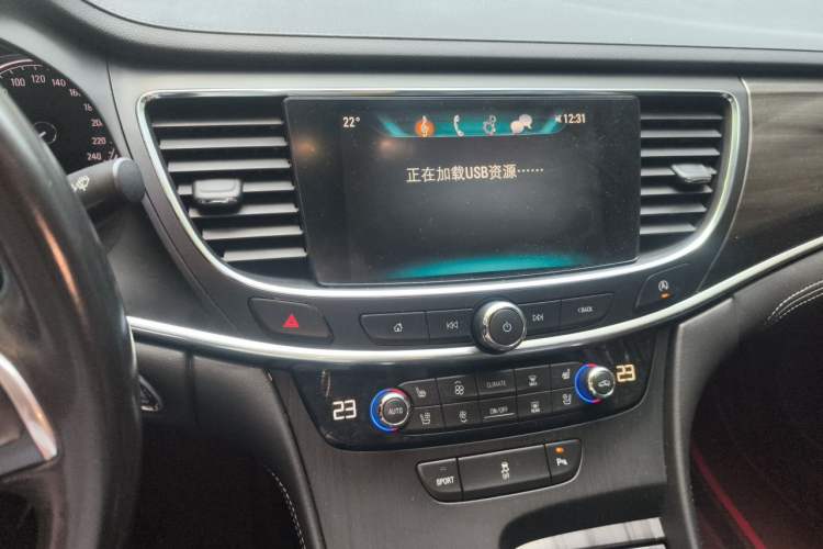 Used Buick LaCrosse 2018 20T Elite Edition Audio And AC Panel