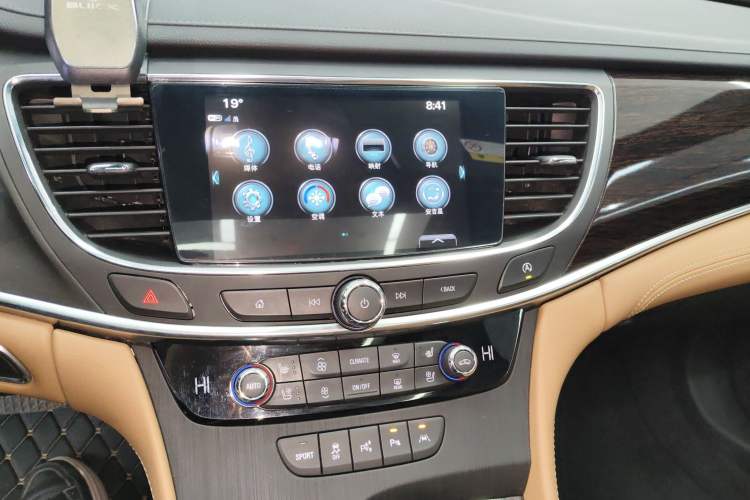 Used Buick LaCrosse 2018 20T Luxury Model Audio And AC Panel