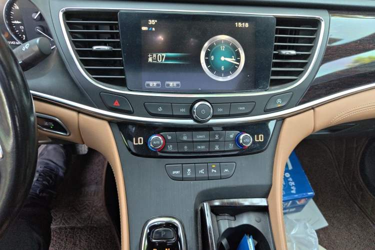Used Buick LaCrosse 2018 28T Luxury Model Audio And AC Panel
