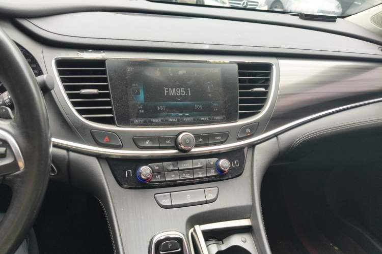 Used Buick LaCrosse 2018 20T Elite Edition Audio And AC Panel