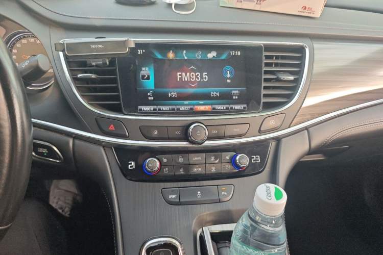 Used Buick LaCrosse 2018 20T Elite Edition Audio And AC Panel