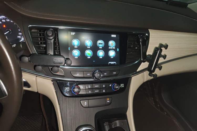 Used Buick LaCrosse 2018 30H Elite Edition Audio And AC Panel